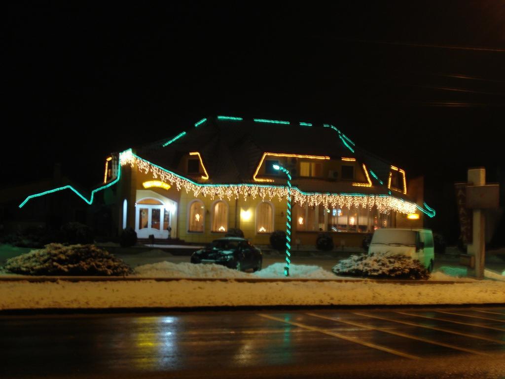 Motel Alaska Deva Exterior photo